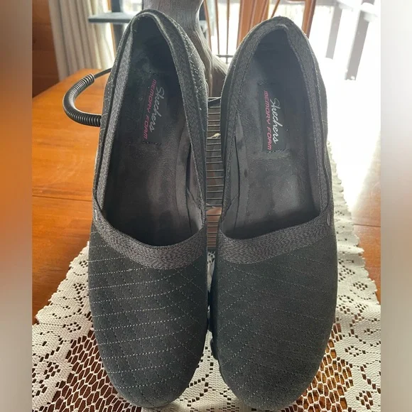 Skechers EZ Flex 2 Cuddle Up Memory Foam Slip on Shoes Size 9 faux suede EUC - Picture 2 of 13